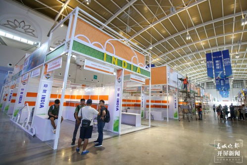 開(kāi)屏新聞 南博會(huì)開(kāi)幕在即,各參展企業(yè)正緊鑼密鼓布展