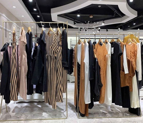 滴一胖大碼女裝馬褲女裝批發(fā)城地?cái)傌洶〉蹠r(shí)尚女裝